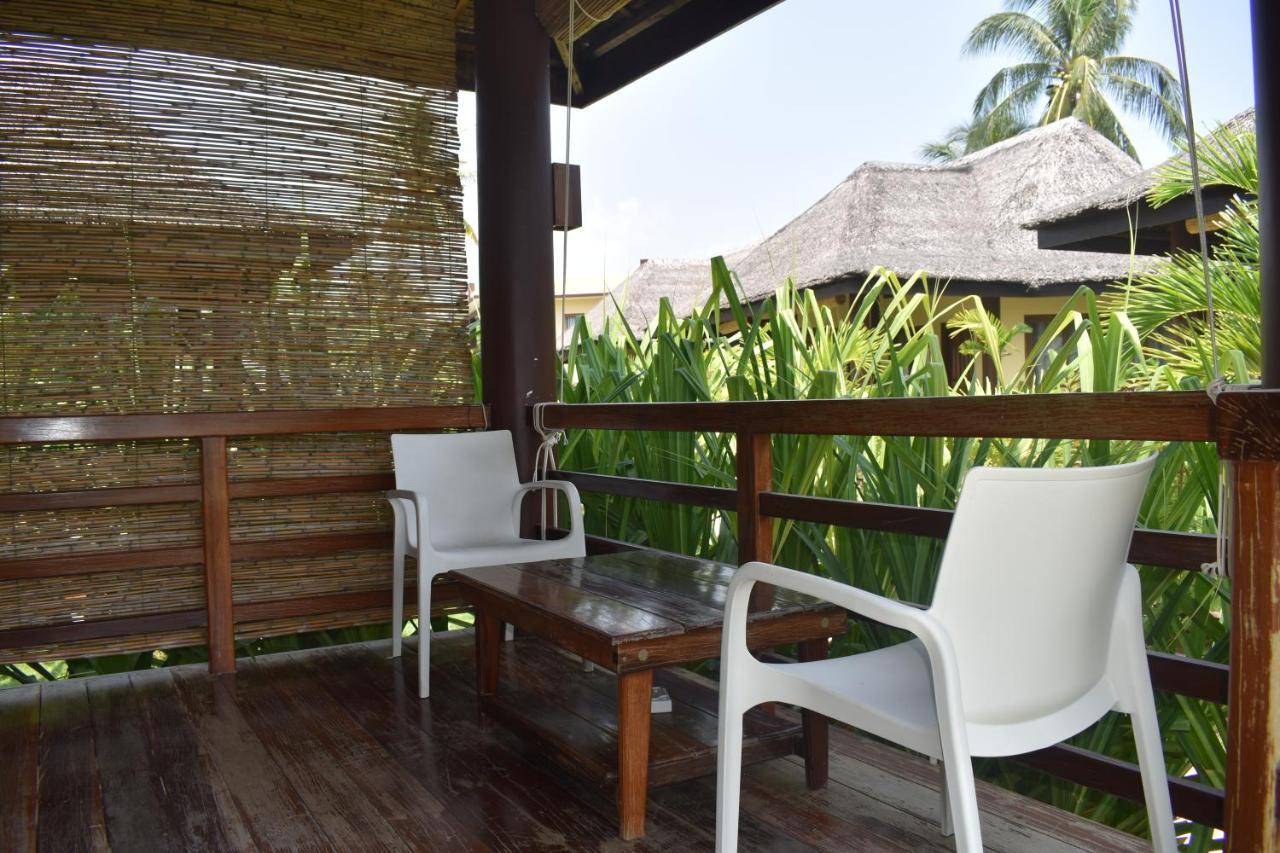 Jonas And Twins Resort General Luna  Exterior photo